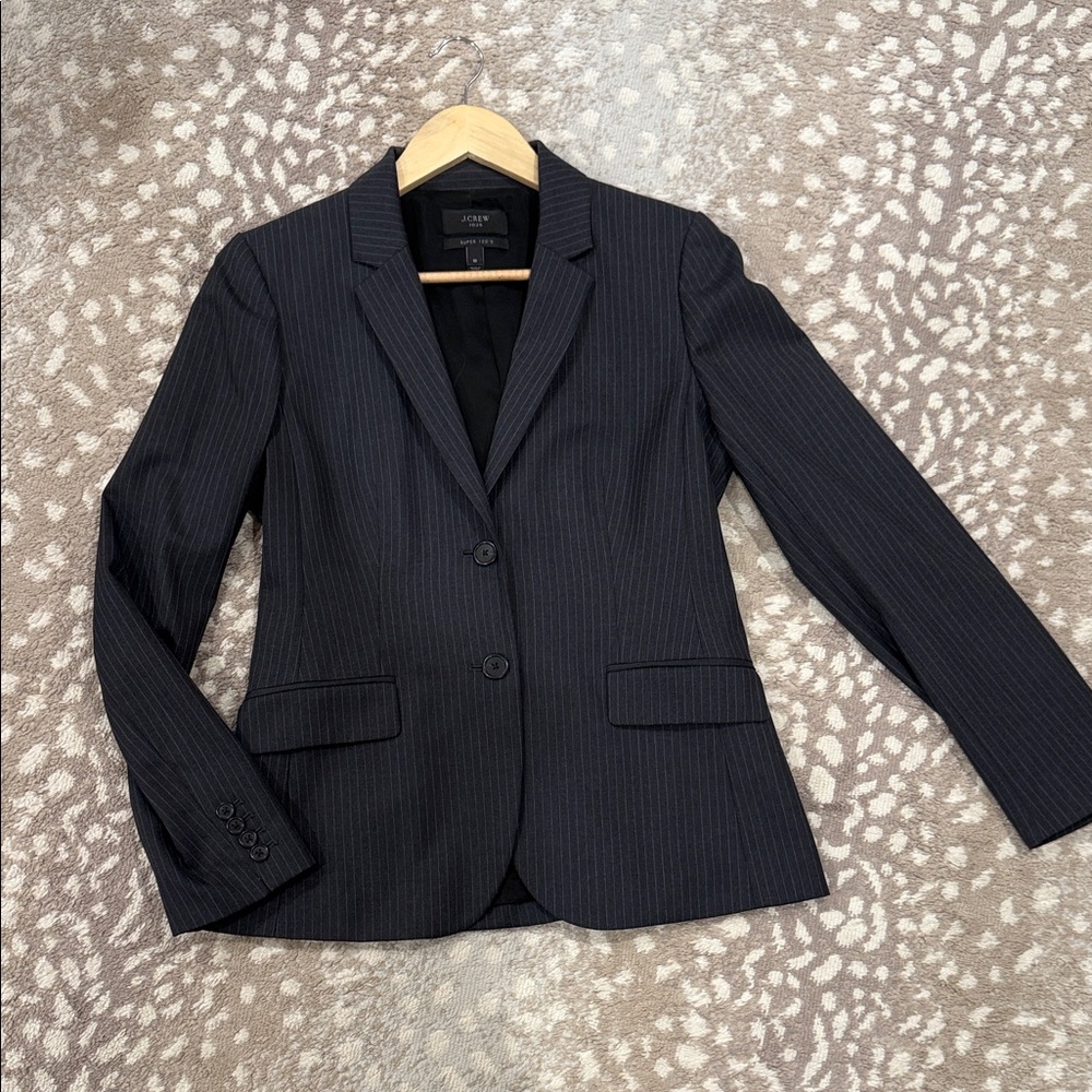 JCrew super 120 Charcoal Pinstripe Blazer

Size 10

Excellent condition